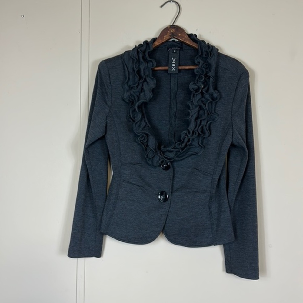 Vex collection long sleeve 3/d ruffle collar